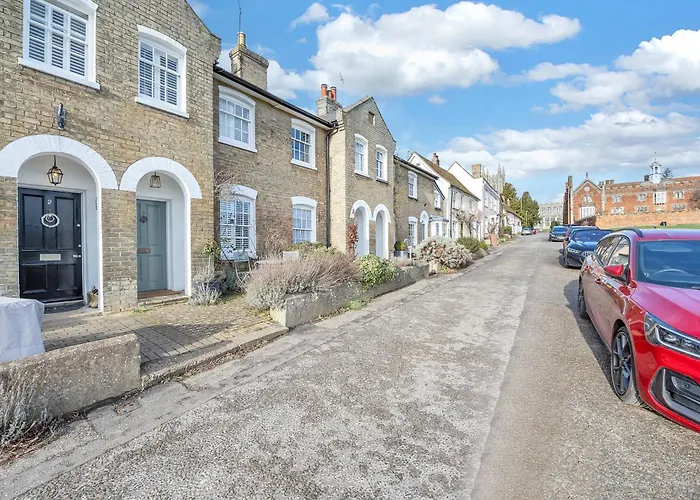 Charming Church Walk, Long Melford - 2 Bedroom Property With Parking