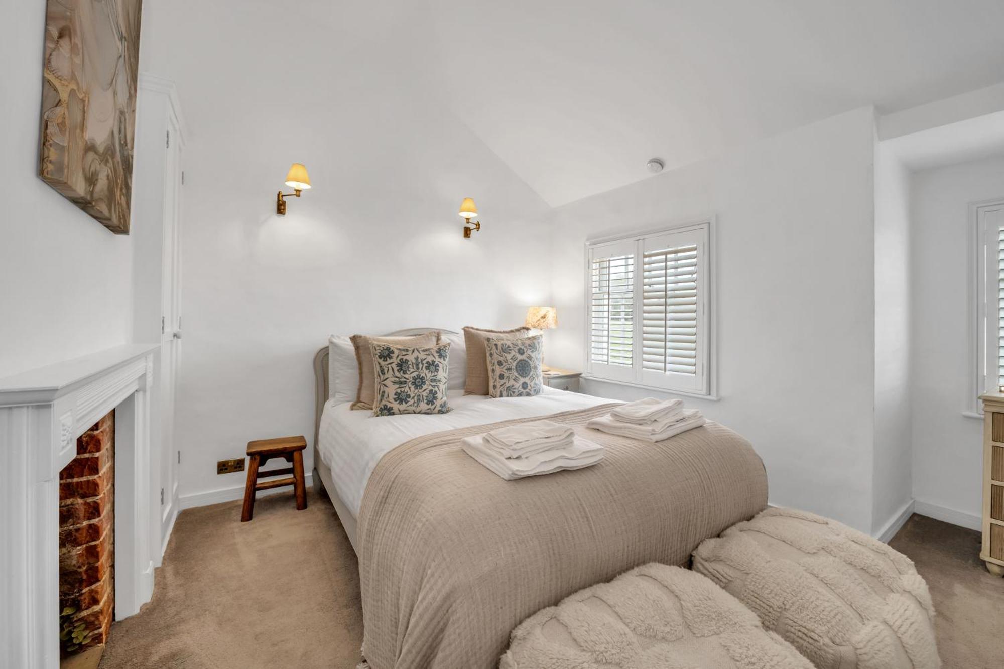Charming Church Walk, - 2 Bedroom With Parking *