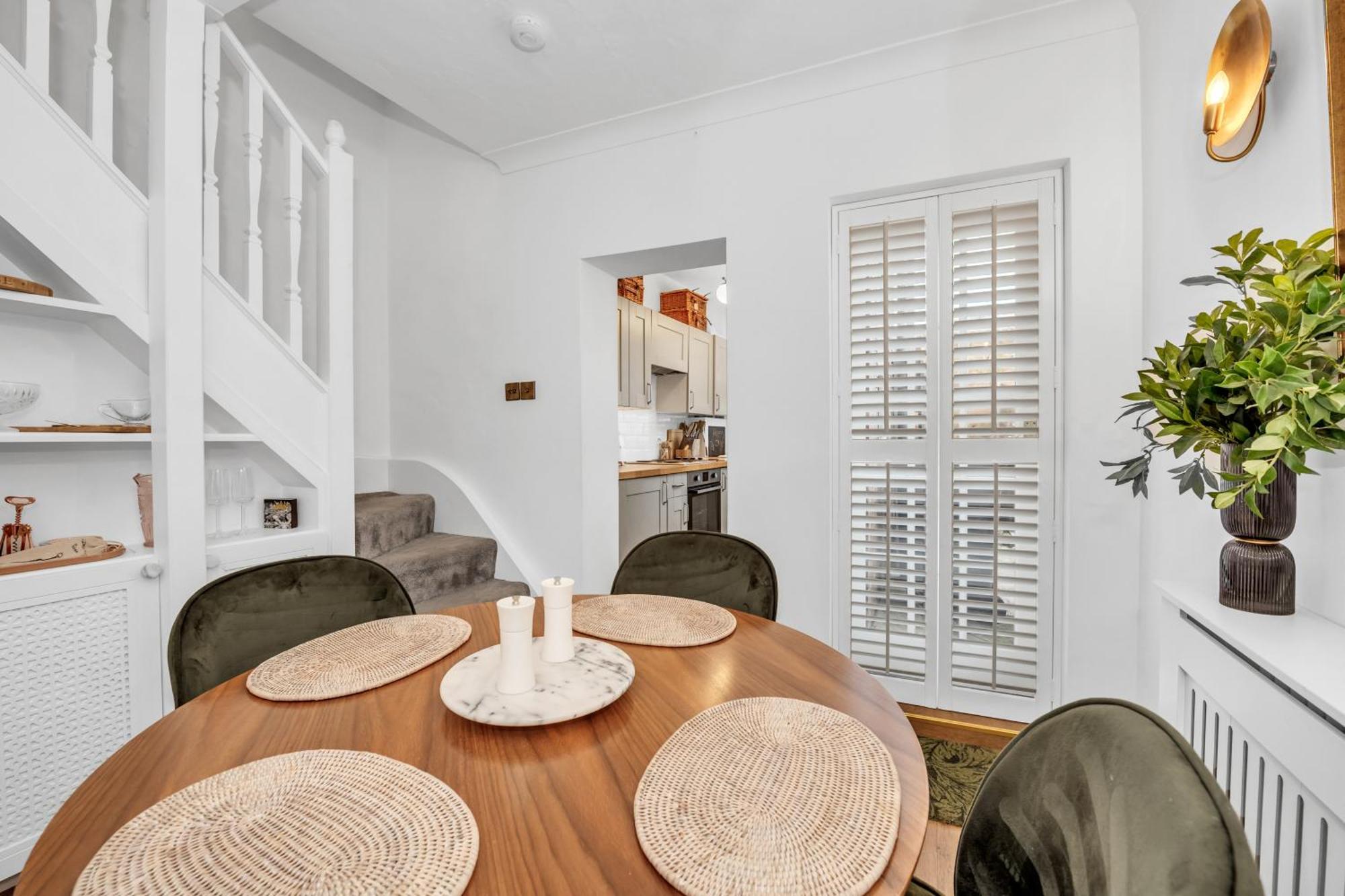 Charming Church Walk, - 2 Bedroom With Parking Holiday home