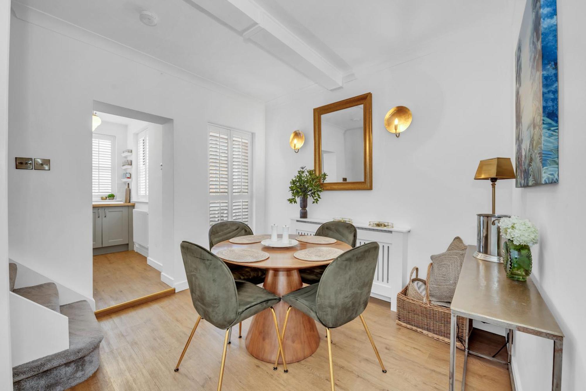 Charming Church Walk, - 2 Bedroom With Parking Holiday home