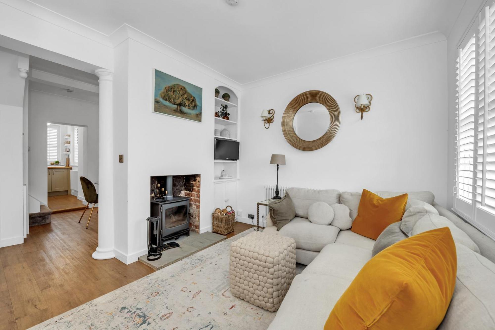 Charming Church Walk, - 2 Bedroom With Parking